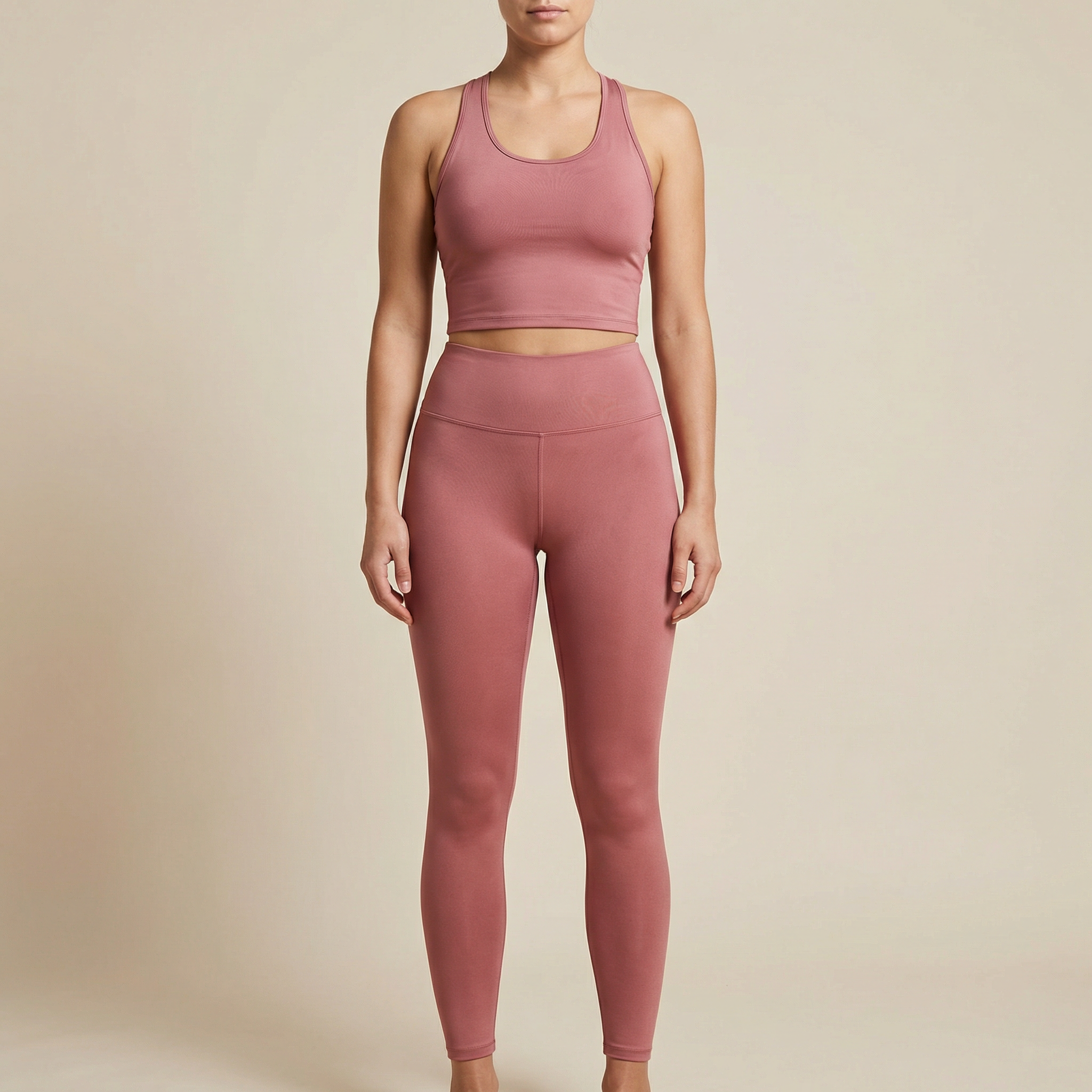 Zkrácený sportovní top s vykrojenými zády