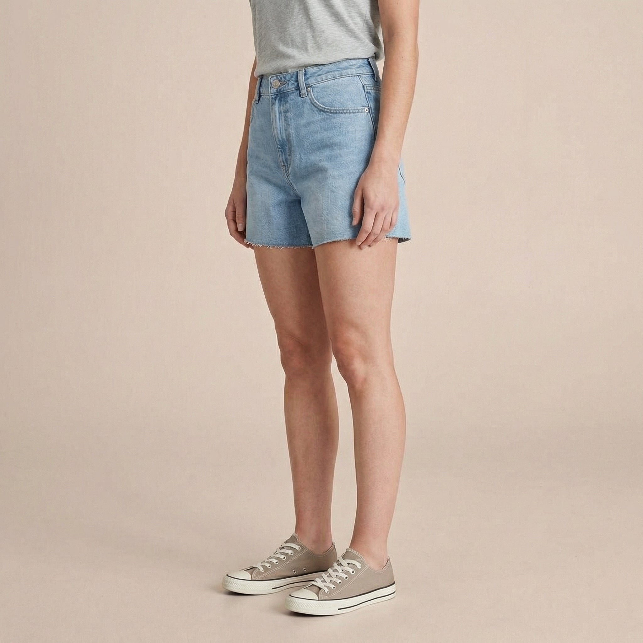 Džínové šortky s volným střihem a třepeným lemem