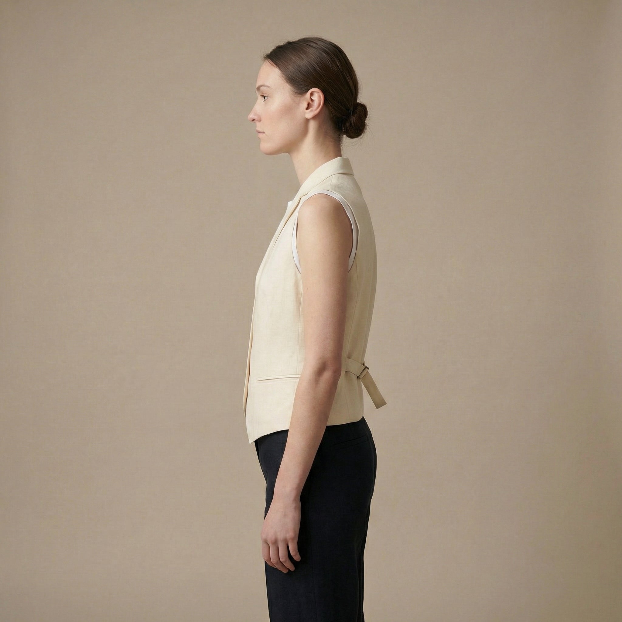 Vesta v pánském stylu s nastavitelným páskem