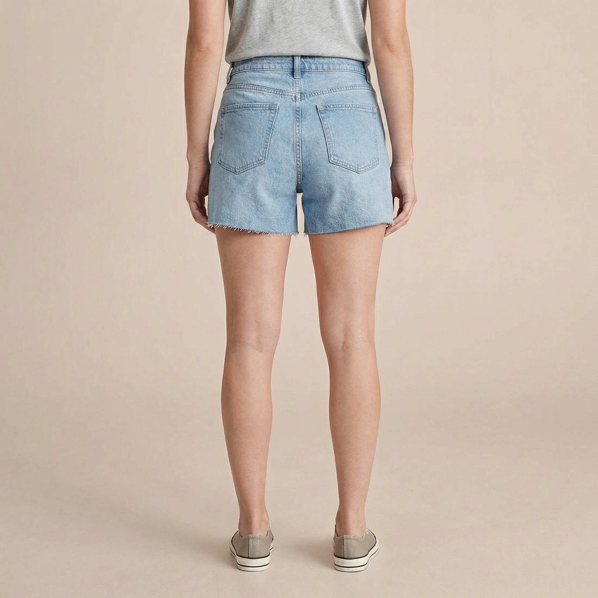 Džínové šortky s volným střihem a třepeným lemem