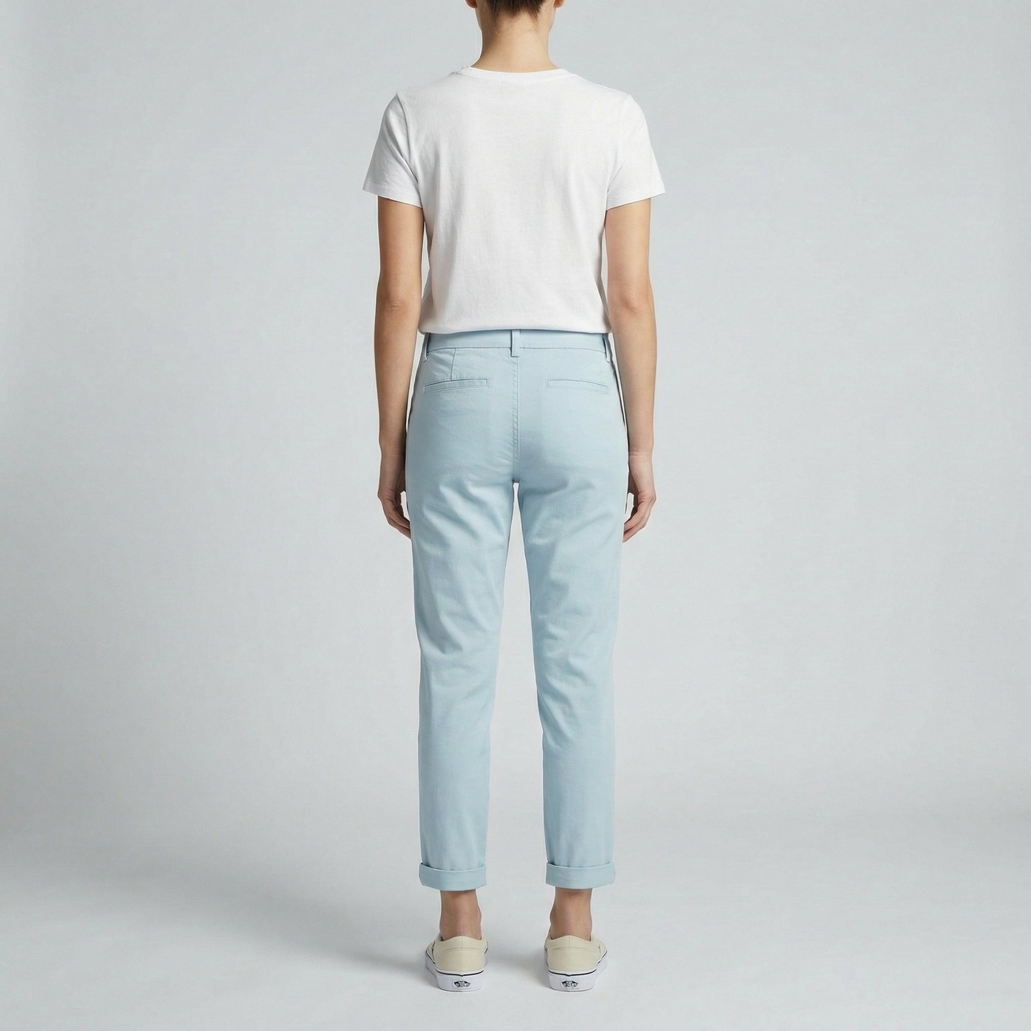 Zužené chinos kalhoty s ohrnutým lemem