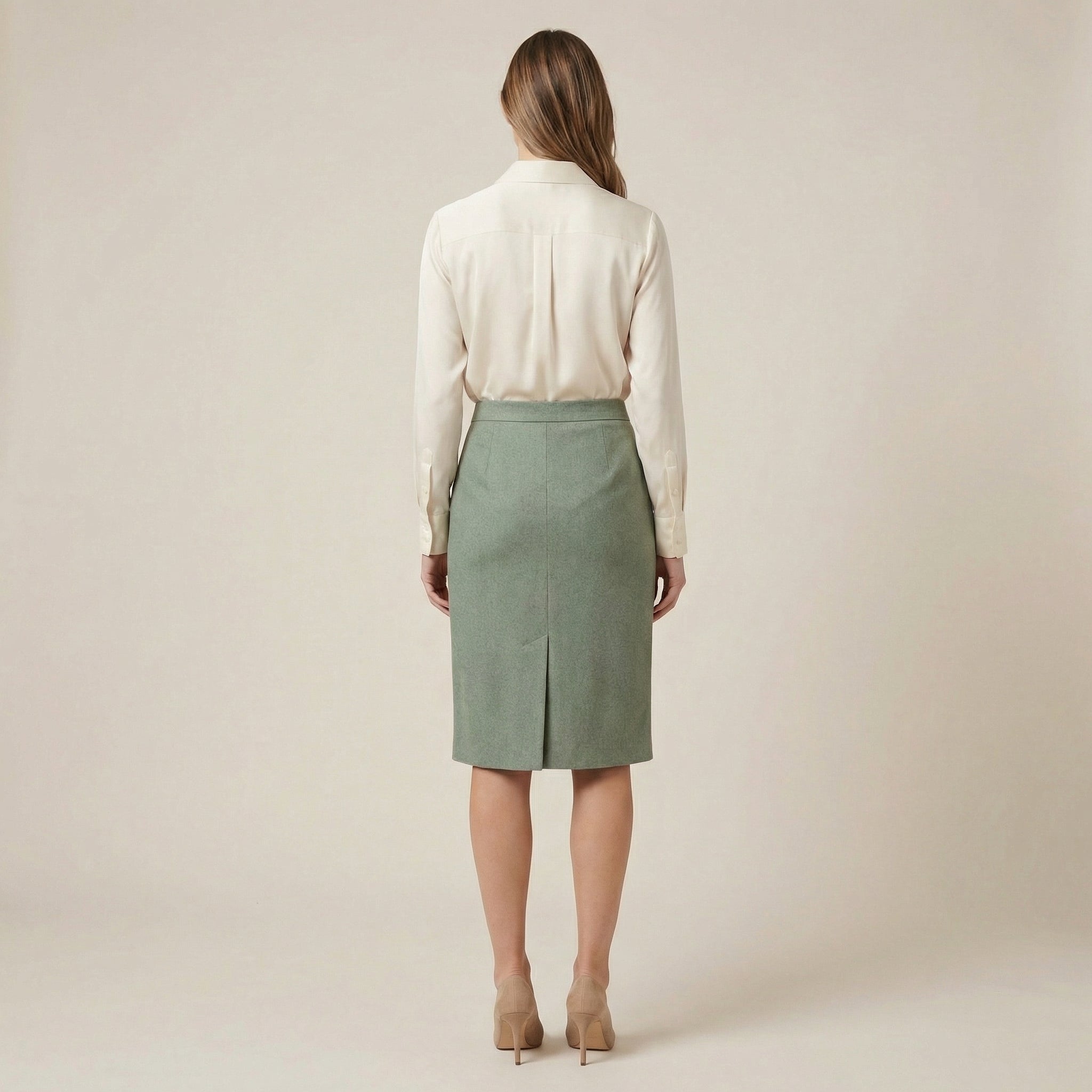 Pouzdrová sukně s decentním rozparkem