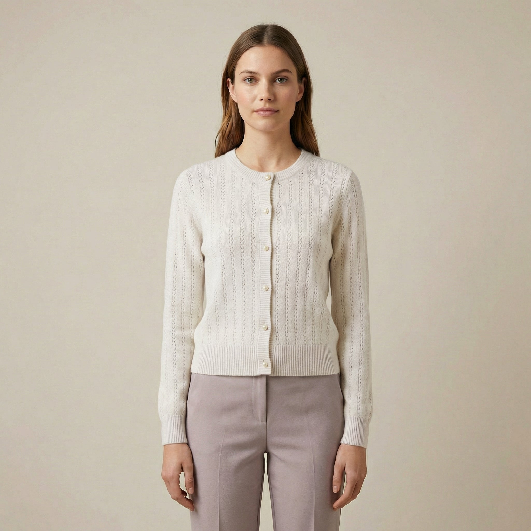 Propínací kardigan s ažurovým vzorem a perleťovými knoflíky